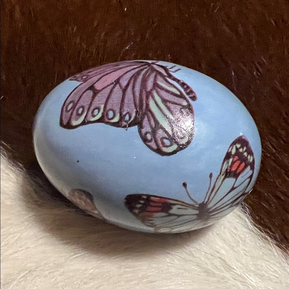 Floral and Butterfly Decorative Ceramic Eggs, Set of 3 - Picture 4 of 10
